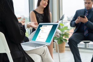 Şirket işleri için mod bilgisayar yazılımının müşteri deneyimi ve gözden geçirme analizi