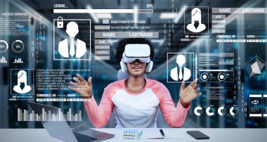 Artırılmış gerçeklik gözlüğü kullanırken güvenlik sistemine günlük kıyafet erişimi olan bir öğrenci. Afrikalı bir kız güvenlik korumasını kontrol ediyor ve veri merkezinde şifre kullanarak kimliğini doğrulatıyor. Yaratıcılık.