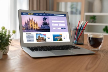 Model arama ve seyahat planlama için internet sitesi uçuş, otel ve tur rezervasyonları için anlaşma ve paket sunuyor