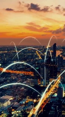 Küreselleşme soyut grafiği bağlantı ağını gösteren akıllı dijital şehir. Gelecekteki 5G akıllı kablosuz dijital şehir ve sosyal medya ağ sistemleri kavramı .