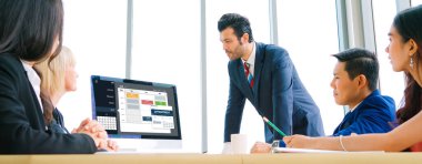 İnternet sitesindeki modish regrition için çevrimiçi aplikasyon rezervasyon takvimi