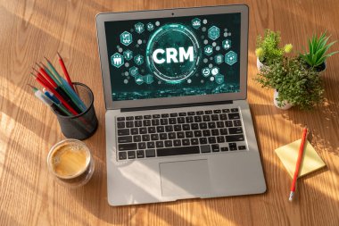 CRM işletme ve işletme için modern bilgisayarda müşteri ilişkileri yönetim sistemi