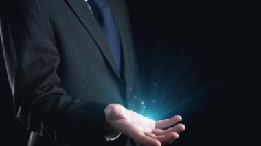 İş adamı e-posta kutusunu kontrol ediyor, daha iyi verimlilik için mesajları düzenliyor ve önceliklerini belirliyor. Etkili iletişim için akıllı e-posta teknikleri öğren. Kullanıcı Kimliği