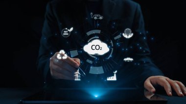 İş adamı bulut hesaplamasının geleceğini en son sezgilerle keşfetti ve bulut hesaplama teknolojisini entegre ederek işi yükseltti. Bulut çağını yenilikçi bilgisayar UUID ile kucaklayın