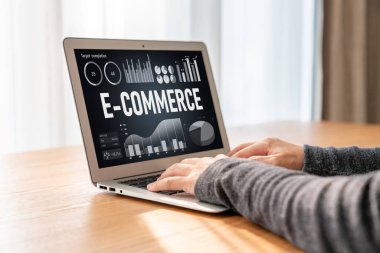 E-ticaret veri yazılımı çevrimiçi perakende şirketine satış analizi için mod gösterge tablosu sağlar