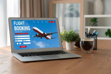 Online uçuş rezervasyon sitesi mod rezervasyon sistemi sağlar. Seyahat teknolojisi kavramı .