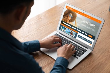 Model arama ve seyahat planlama için internet sitesi uçuş, otel ve tur rezervasyonları için anlaşma ve paket sunuyor