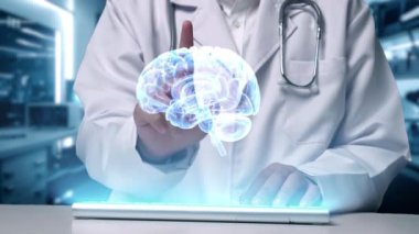 Klavye yazan ve hastanede yüzen insan beyin anatomisi hologramına tıklayan yetenekli doktorlara yaklaş. Sağlık çalışanı beyin anatomisini kontrol ediyor ve inceliyor. Teknoloji yeniliği. İyileştirici.