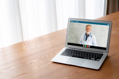 Hasta ile sanal görüşme için mod teletıp yazılım uygulaması tarafından çevrimiçi doktor görüntüsü çağrısı