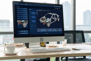 Bilgisayar ekranındaki elektrikli araba tasarım yazılımı, imalat için dijital hesaplama uygulaması ile simülasyon planlarını rahat bir şekilde gösteriyor