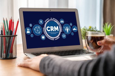 CRM işletme ve işletme için modern bilgisayarda müşteri ilişkileri yönetim sistemi
