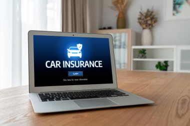 Araba sigortası internet sitesi, arabanızın hasarının rahat olduğundan emin olmak için ekranda.