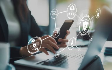 İş adamı siber güvenliğin özünü keşfeder. Siber koruma yöntemlerini, tehditleri derinlemesine araştır ve siber güvenlik duruşunu güçlendir. Siber Güvenlik Çağı EIDE 'de gezinmek için gerekli