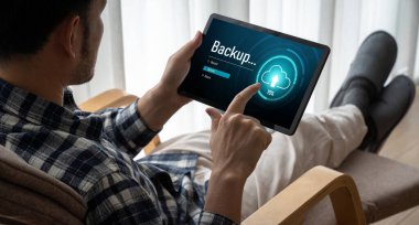 Yedek Depolama Verisi İnternet Teknolojisi İş Konsepti. Veritabanı depolama teknolojisi dosya aktarım paylaşımı, siber, büyük veri bilgileri, internet bankacılığı uygulaması indirme işlemi kolayca yapılır