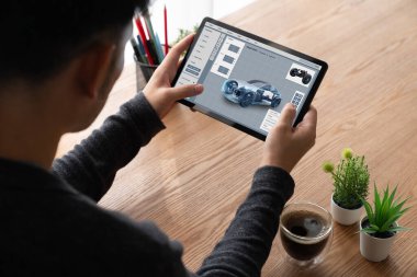 Bilgisayar ekranındaki elektrikli araba tasarım yazılımı, imalat için dijital hesaplama uygulaması ile simülasyon planlarını rahat bir şekilde gösteriyor