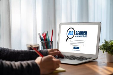 Çalışanların işe alım İnternet ağındaki iş fırsatlarını araması için mod web sitesinde online iş araması