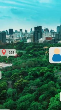 Sosyal medya simgeleri, sosyal ağ uygulama platformu üzerinden insanların karşılıklı bağlantılarını gösteriyor. Çevrimiçi toplum ve sosyal medya pazarlama stratejisi kavramı .