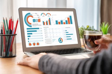 İş veri paneli, pazarlama stratejisi planlaması için iş zekası analizi sunar. Müşteri taleplerini analiz etmek ve iş dünyasının geleceğini önceden görmek için büyük veriler sunulur.