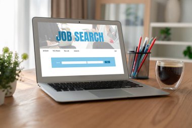 Çalışanların işe alım İnternet ağındaki iş fırsatlarını araması için mod web sitesinde online iş araması