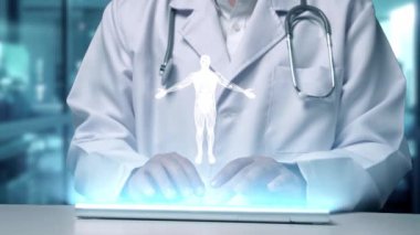 İnsan vücudunun anatomisi hologramıyla klavyede yazan zeki doktorlara yaklaş. Sağlık çalışanı, teknolojiyi kullanarak HUD gösterge paneline bakarken semptomları araştırıyor ve teşhis ediyor. İyileştirici.