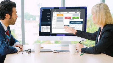 İnternet sitesindeki modish regrition için çevrimiçi aplikasyon rezervasyon takvimi