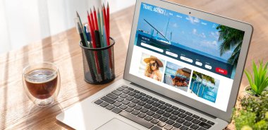 Model arama ve seyahat planlama için internet sitesi uçuş, otel ve tur rezervasyonları için anlaşma ve paket sunuyor