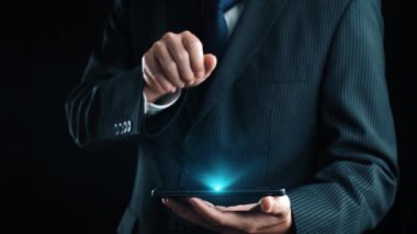 İş adamı ağ kurar, değerli bağlantılar kurar. Profesyonel ağı ve fırsatları genişletmek için etkili insan ağ oluşturma stratejileri UUID