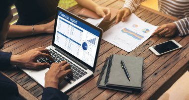 İş veri paneli, pazarlama stratejisi planlaması için iş zekası analizi sunar. Müşteri taleplerini analiz etmek ve iş dünyasının geleceğini önceden görmek için büyük veriler sunulur.