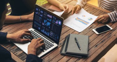 İş veri paneli, pazarlama stratejisi planlaması için iş zekası analizi sunar. Müşteri taleplerini analiz etmek ve iş dünyasının geleceğini önceden görmek için büyük veriler sunulur.