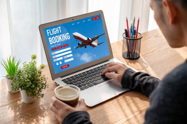Online uçuş rezervasyon sitesi mod rezervasyon sistemi sağlar. Seyahat teknolojisi kavramı .