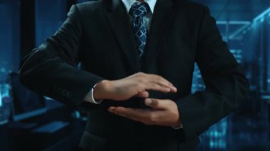 İş adamı bulut hesaplamasının geleceğini en son sezgilerle keşfetti ve bulut hesaplama teknolojisini entegre ederek işi yükseltti. Bulut çağını yenilikçi bilgisayar UUID ile kucaklayın