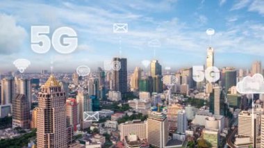 Küreselleşme soyut grafiği bağlantı ağını gösteren akıllı dijital şehir. Gelecekteki 5G akıllı kablosuz dijital şehir ve sosyal medya ağ sistemleri kavramı .