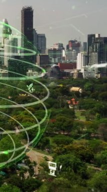 Çevre kirliliğini azaltmak ve ESG hedeflerine ulaşmak için temiz enerji, geri dönüşüm ve sıfır atık yönetimi yoluyla sürdürülebilir değişim kavramına doğru kayan yeşil şehir teknolojisi .