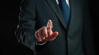 Yapay zeka mühendisliği, büyük veri ve yapay zeka makinesi kavramında yapay zeka beyin işlemcisiyle iş desteği için üretken yapay zeka kullanmayı öğrenen insan etkileşimi. Kullanıcı Kimliği