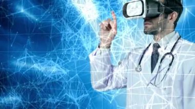 VR kulaklık takarak beyin hologramını kontrol eden yetenekli bir tıp çalışanı. Profesyonel doktor sanal gerçekliği kullanırken insan organı ve beyin dalgalarına bakıyor. Aygıt.