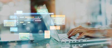 Yeni uygulama mobil telefon geliştirme için HTML, Python, Java ve C EIDE gibi çeşitli programlama dillerinin kodlama dijital örtüleri ile yazılım geliştirici veya programcı çalışması