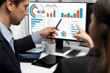 İş veri paneli, pazarlama stratejisi planlaması için iş zekası analizi sunar. Müşteri taleplerini analiz etmek ve iş dünyasının geleceğini önceden görmek için büyük veriler sunulur.