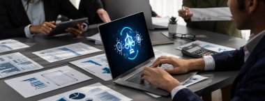 Yapay zeka etik standart hukuk ve bilgisayar ekranındaki kurallar yapay zeka etik şeffaflığının teknoloji suçunu önlediğine dair rapor sunuyor. canlı