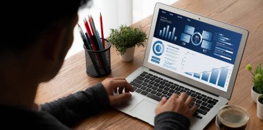 İş veri paneli, pazarlama stratejisi planlaması için iş zekası analizi sunar. Müşteri taleplerini analiz etmek ve iş dünyasının geleceğini önceden görmek için büyük veriler sunulur.