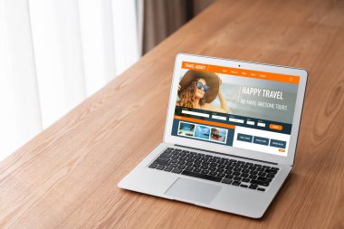 Model arama ve seyahat planlama için internet sitesi uçuş, otel ve tur rezervasyonları için anlaşma ve paket sunuyor