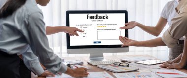 Müşteri geribildirim ve şirket işleri için canlı bilgisayar yazılımı analizi