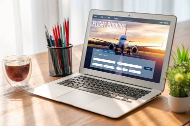 Online uçuş rezervasyon sitesi mod rezervasyon sistemi sağlar. Seyahat teknolojisi kavramı .