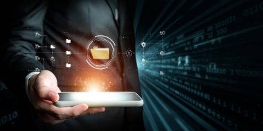 Verimli çalışma süreçleri için çevrimiçi belge dizinlerini yöneten iş adamı. Tüm önemli çevrimiçi belgelerinize kolayca güvenli ve hızlı bir şekilde erişim sağlayın. FaaS