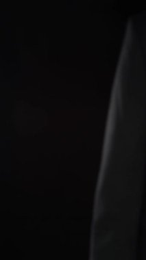 İşadamı, ticari kar artışının gelecekteki hedefe arttığını gösteren imalı bir tablo çizdi. Şirket işlerinin yükselmesi için mükemmel bir mali durum. Finans ve para teknolojisi .