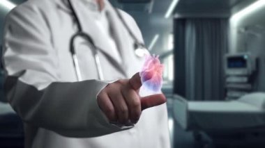 Bulanık bir geçmişi olan kalp hologramına bakan tıbbi işçilere yakın çekim. Laboratuvar önlüklü zeki doktor tıbbi verileri ve teşhisi kontrol ediyor. İyileştirici.