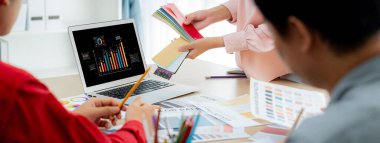 İş veri paneli, pazarlama stratejisi planlaması için iş zekası analizi sunar. Müşteri taleplerini analiz etmek ve iş dünyasının geleceğini önceden görmek için büyük veriler sunulur.