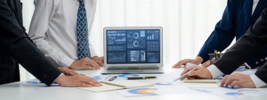 İş veri paneli, pazarlama stratejisi planlaması için iş zekası analizi sunar. Müşteri taleplerini analiz etmek ve iş dünyasının geleceğini önceden görmek için büyük veriler sunulur.