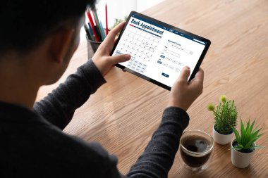İnternet sitesindeki modish regrition için çevrimiçi aplikasyon rezervasyon takvimi