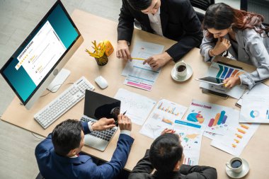 Şirket işleri için mod bilgisayar yazılımının müşteri deneyimi ve gözden geçirme analizi