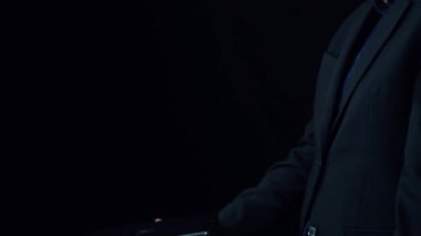 Yapay zeka sanal asistanı Chatbot ile yapay zeka konsepti ile insan etkileşimi, yapay zeka mühendisliği, LLM yapay zeka derin öğrenimi iş desteği için üretken yapay zeka kullanımı. Kullanıcı Kimliği